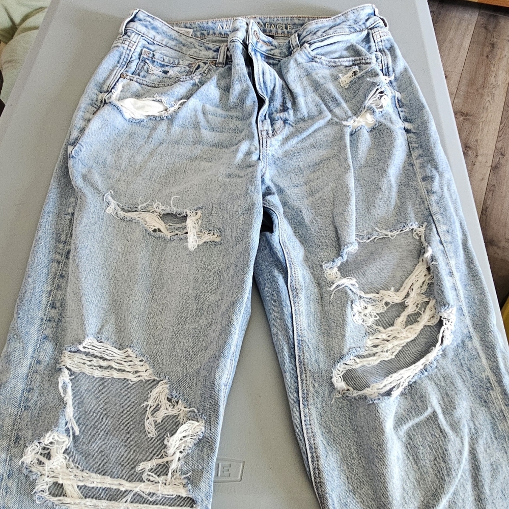 American Eagle Distressed Blue Jeans
